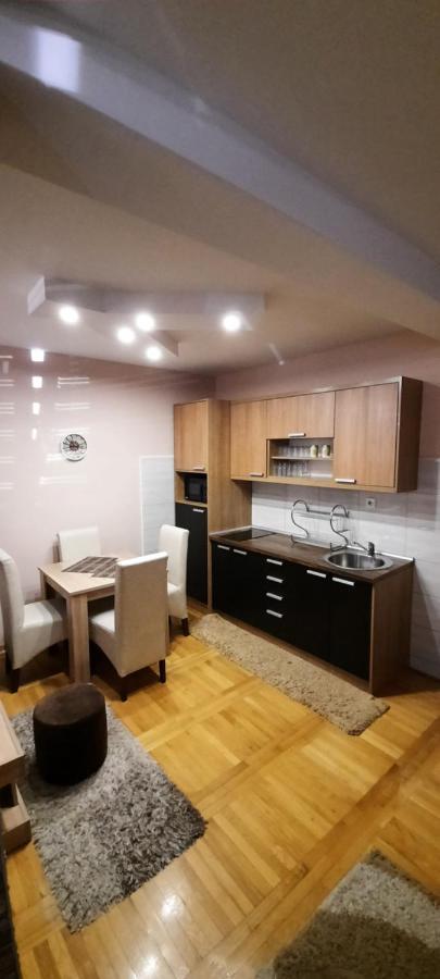 Apartman, Preko Puta Mone Apartment